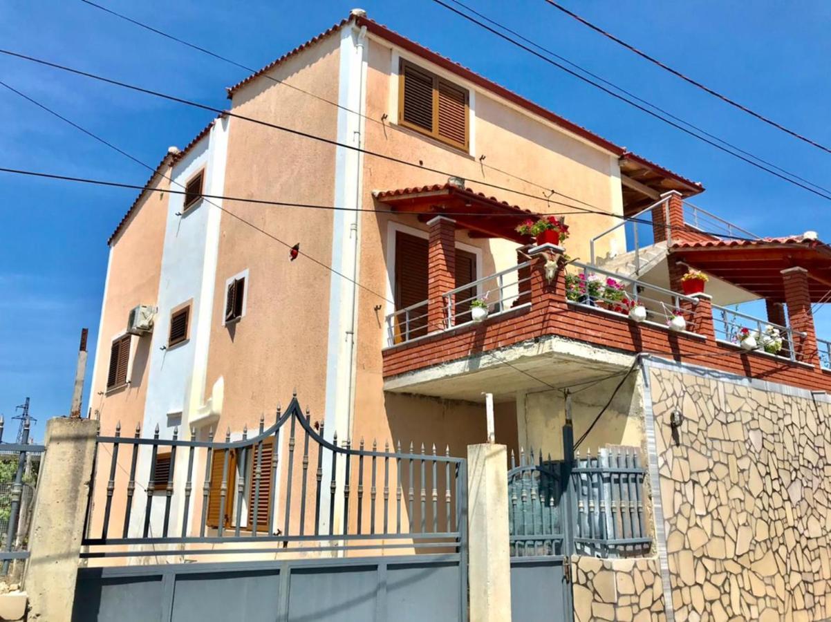 Vila Arlind Hotel Vlore Ngoại thất bức ảnh